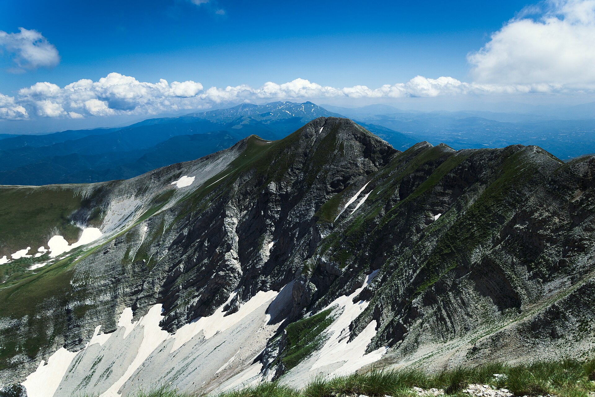 Il massiccio del Monte Vettore, 2.476 m, la vetta più alta dei Monti Sibillini