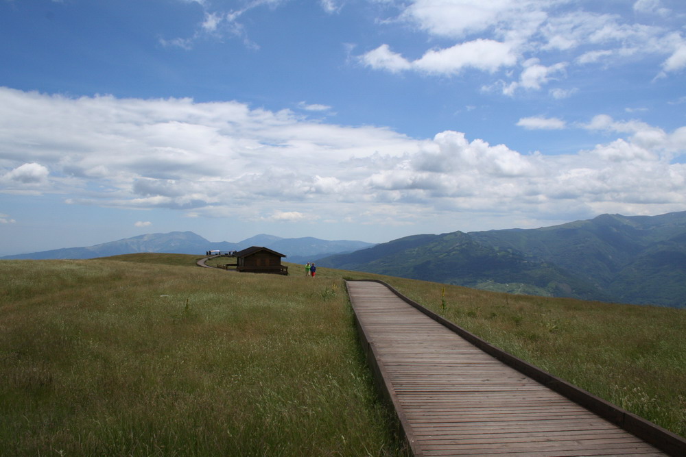 Il Sentiero per Tutti a Forca di Presta, il percorso accessibile che sale al Rifugio Belvedere sotto il Monte Vettore